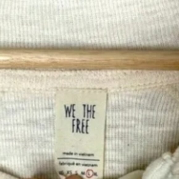 We the Free DON'T FORGET ME Top Sz L Cream Off Center Buttons Long Raglan Sleeve - Picture 5 of 6
